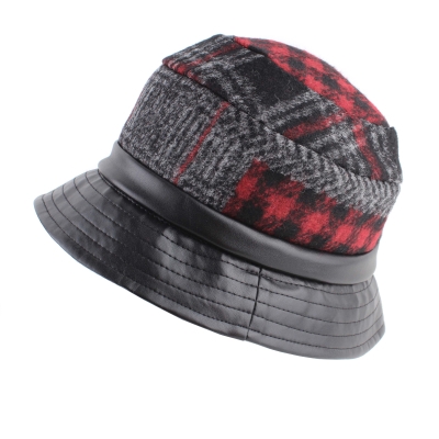 Мека шапка с периферия HatYou CP3549, Червен/Сив/Черен