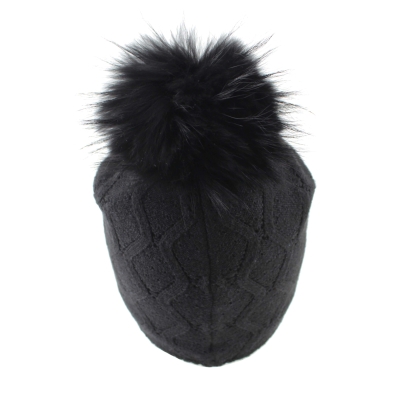 Дамска зимна плетена шапка с естествен помпон Granadilla | Черна