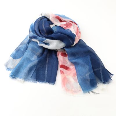 Дамски летен шал с акварелни мотиви и златисти линии HatYou, 70×190 см |Син